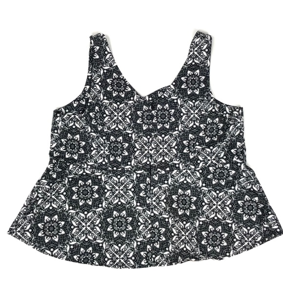 Torrid Lace Print Sateen Peplum Top Size 4 - Picture 5 of 7